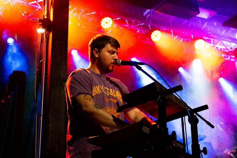 Live, Central Saloon